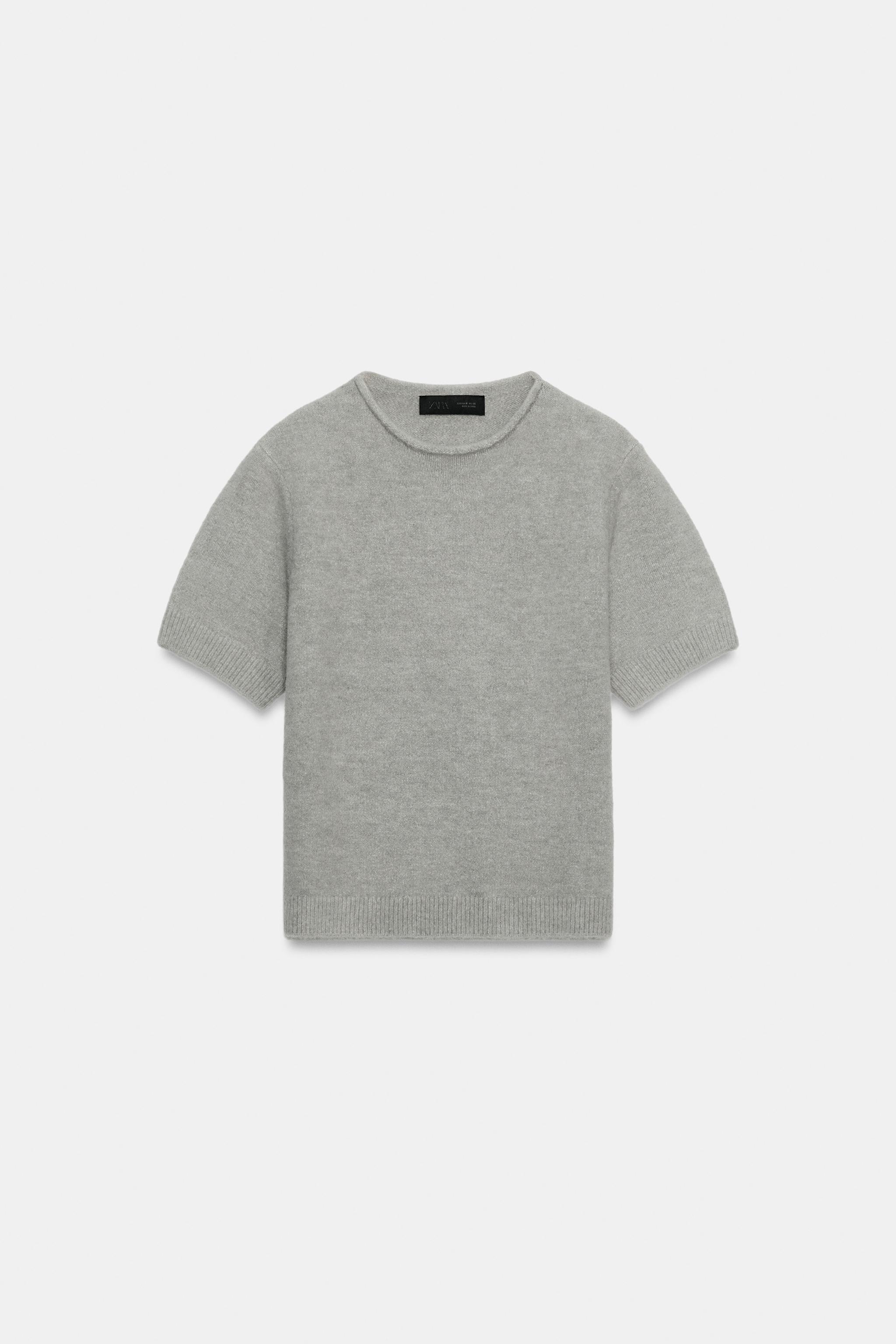 PULL EN MAILLE DOUCE À MANCHES COURTES